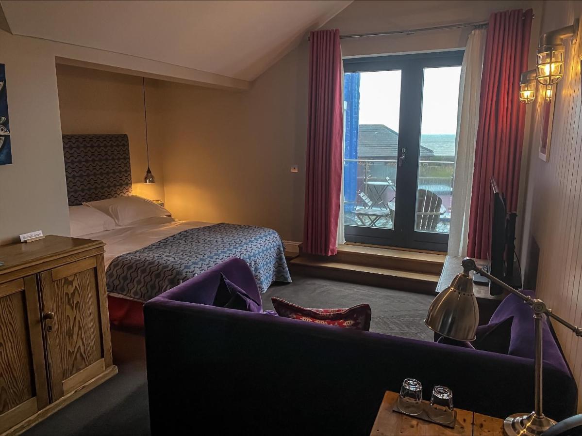 Harbourmaster Hotel Аберайрон Экстерьер фото
